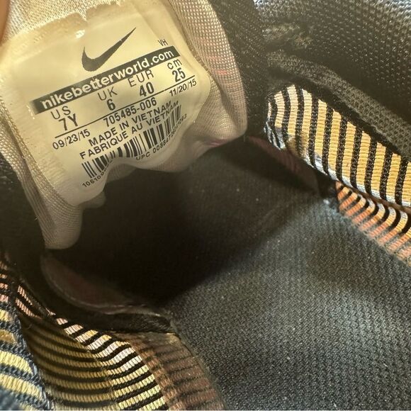 Nike Roshe One Flight Weight Sneakers - Picture 9 of 9